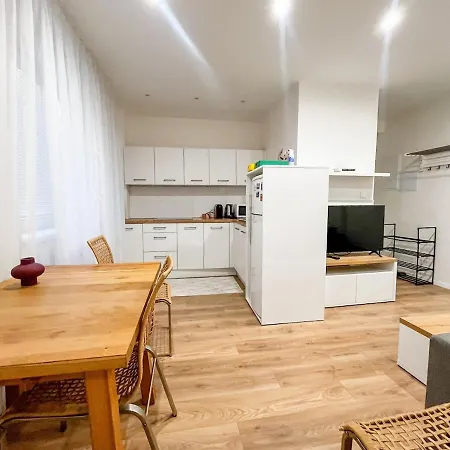 Cozy In Center Διαμέρισμα *